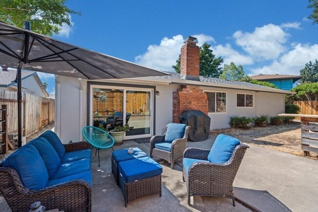 Building Photo - Larchmont Riviera Cottage 4/2