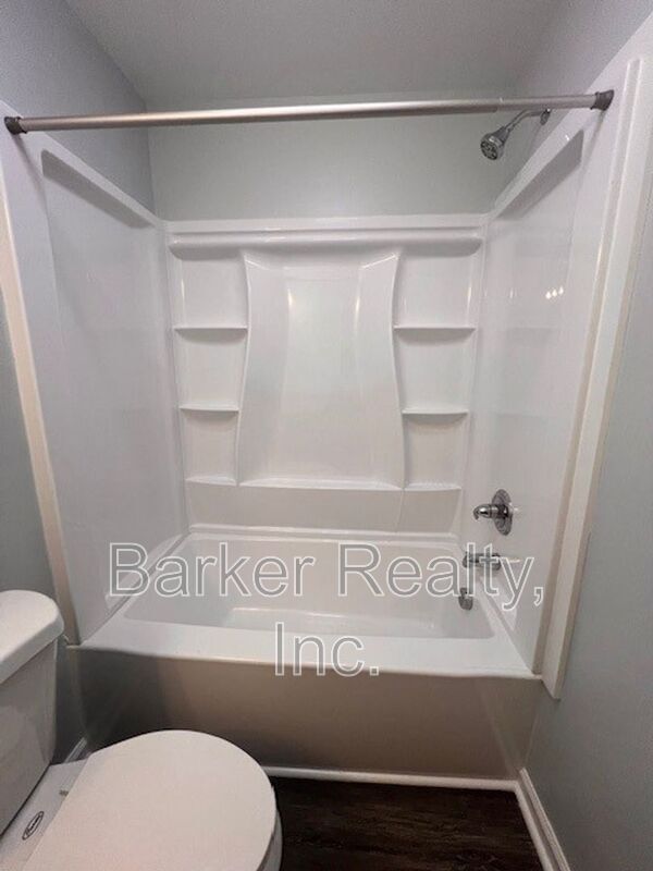 Building Photo - 1602 Pender St