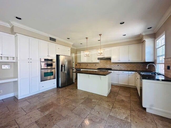 Building Photo - Single House Irvine