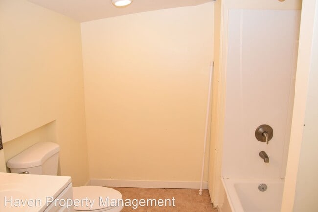 Building Photo - 3 br, 2 bath House - 1731 S 42nd St