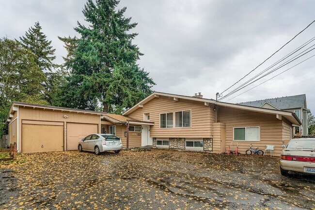 Building Photo - Shorewood Place 1035