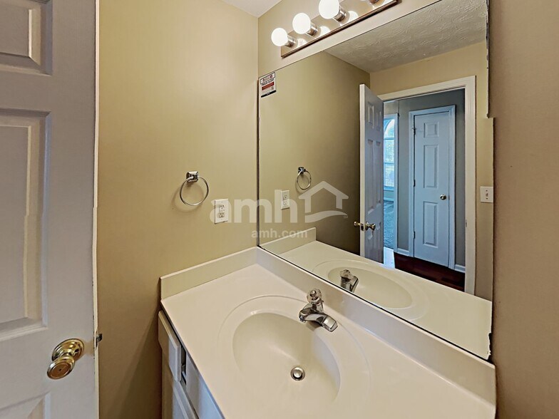 Building Photo - 3262 Millhollow Ter