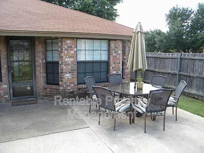 Building Photo - 9001 Wessex Ct