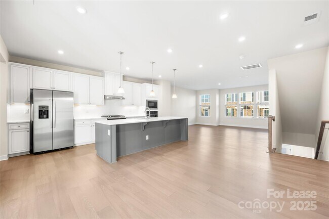 Building Photo - 9769 Oaklawn Blvd NW