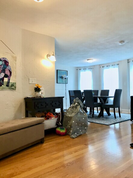 Building Photo - 25 Bromfield Rd