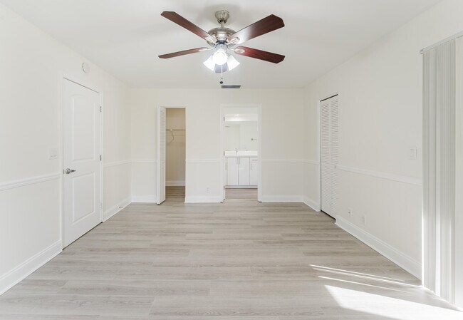 Building Photo - 302 NE 36th St