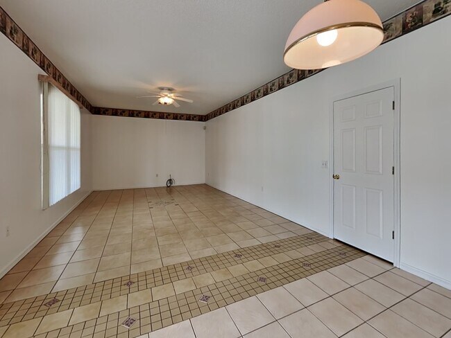 Building Photo - 3233 Kings Ridge Terrace