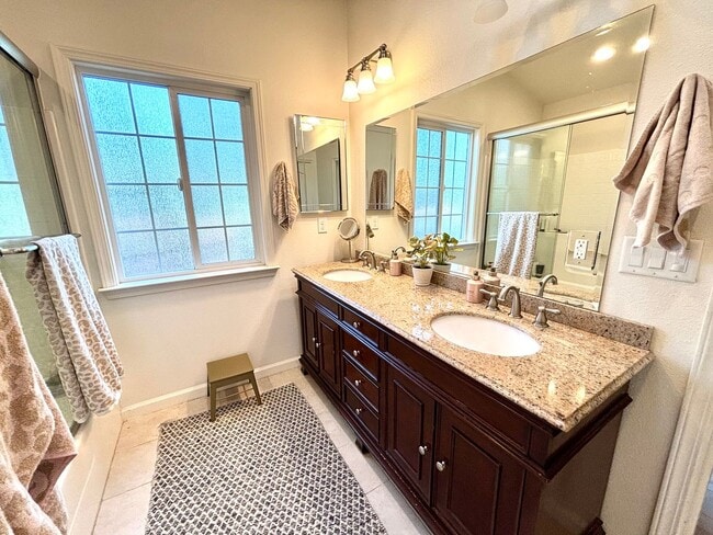 Building Photo - BEAUTIFUL 5 BED/3 BATH HOME IN THE HIDDEN HILLS SUBDIVISION
