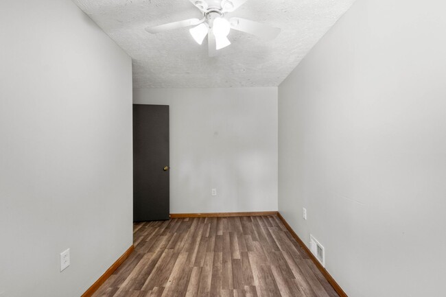 Building Photo - SCORE $500 OFF 1ST MONTH OF RENT! 2 bedroo...