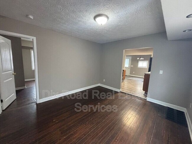 Building Photo - 2112 Lodell Ave