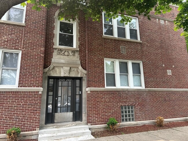 Building Photo - 2422 N Kilbourn Ave