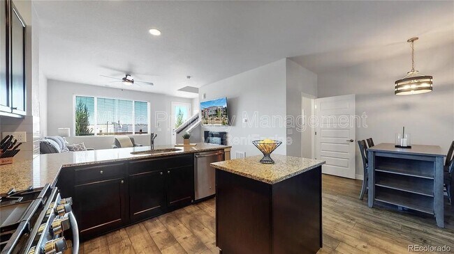 Building Photo - 6605 Warren Dr