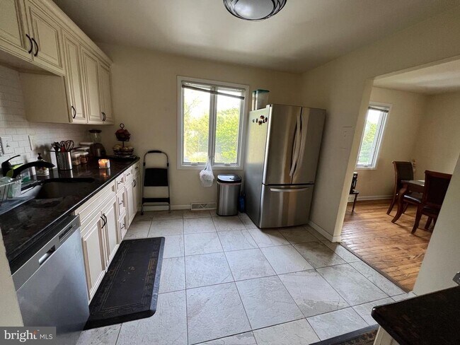 Building Photo - 890 Belfry Dr