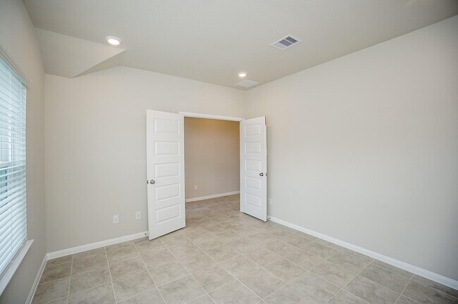 Building Photo - 1234 Oak Barrel Run