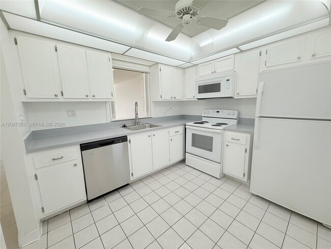 Building Photo - 3849 NE 169th St