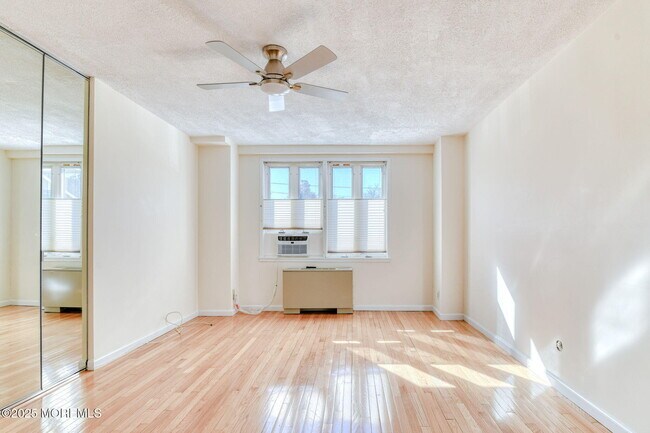 Building Photo - 510 Deal Lake Dr