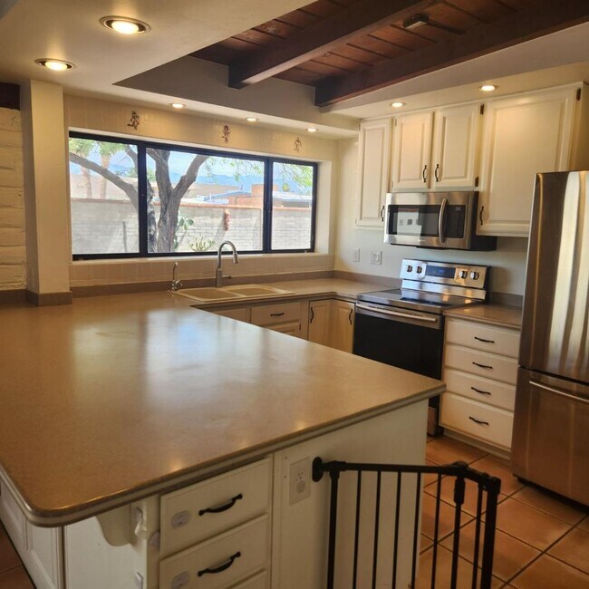 Building Photo - $1,995.00 Love this Midtown Midcentury 3 b...