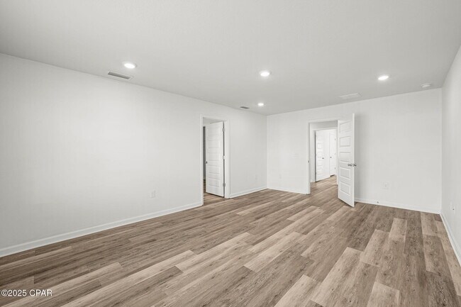 Building Photo - 5832 Viking