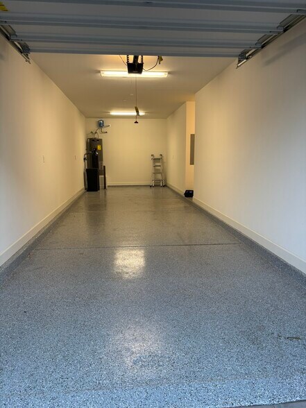 2 cars garage with epoxy flooring - 2121 W Sonoran Desert Dr