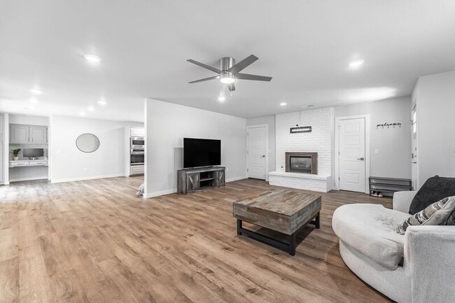 Building Photo - 1906 SE Taylor St