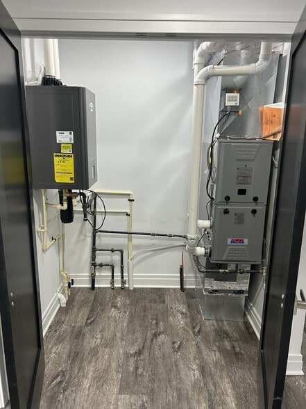 Building Photo - 4256 Greenfield Pkwy