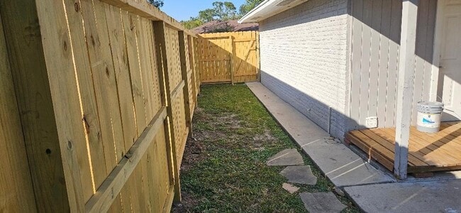 Building Photo - 4817 Lido Ln