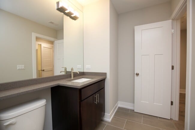 Building Photo - 1143 Maple Ave