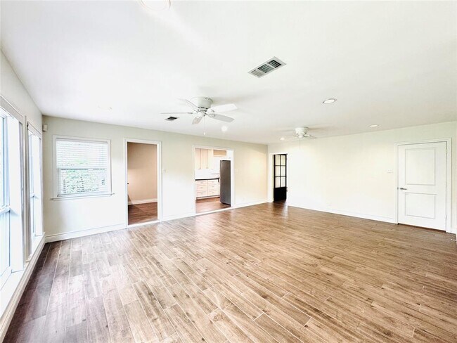 Building Photo - 5103 Darnell St