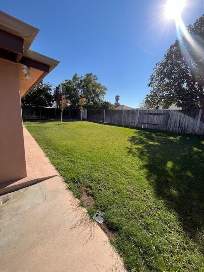 Building Photo - 3609 Planz Rd