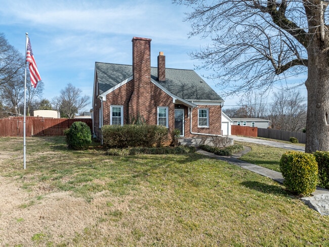 Building Photo - 412 Keeble St