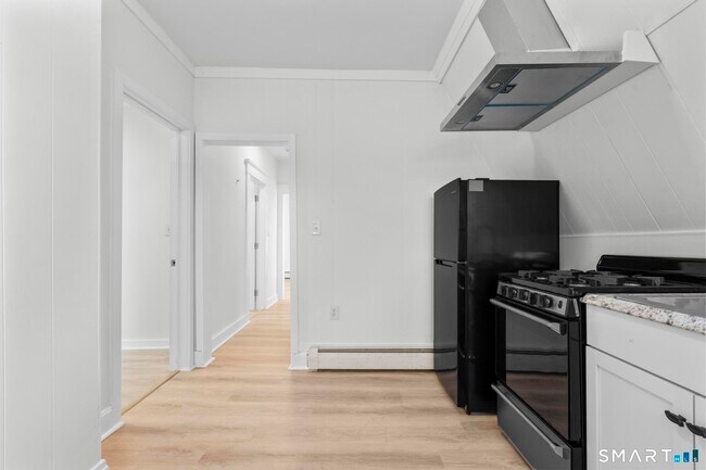 Building Photo - 141 Augur St