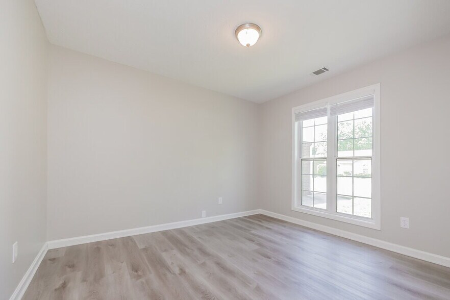 Building Photo - 260 Landing Dr