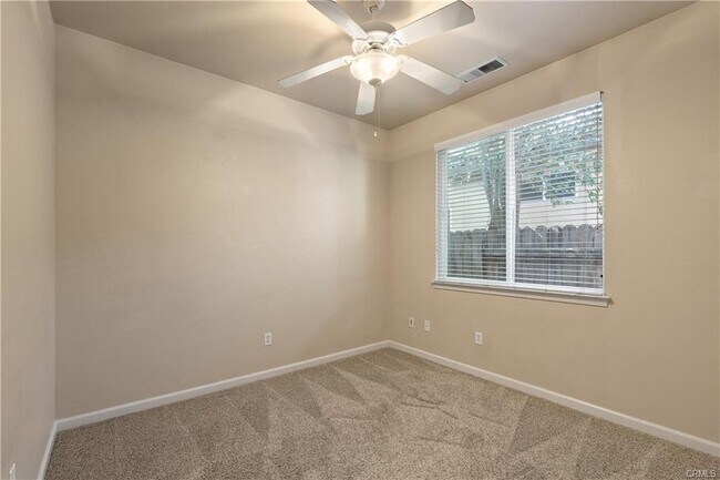 Building Photo - 1033 Raven Ln