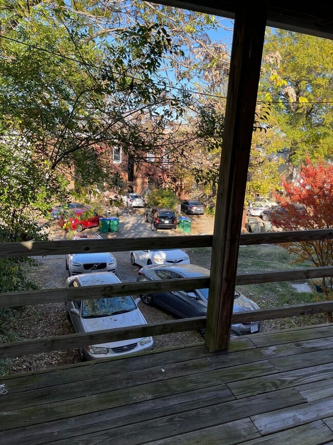 Building Photo - Large 3 bdrm/1 bath Home Within Walking Distance to VCU!