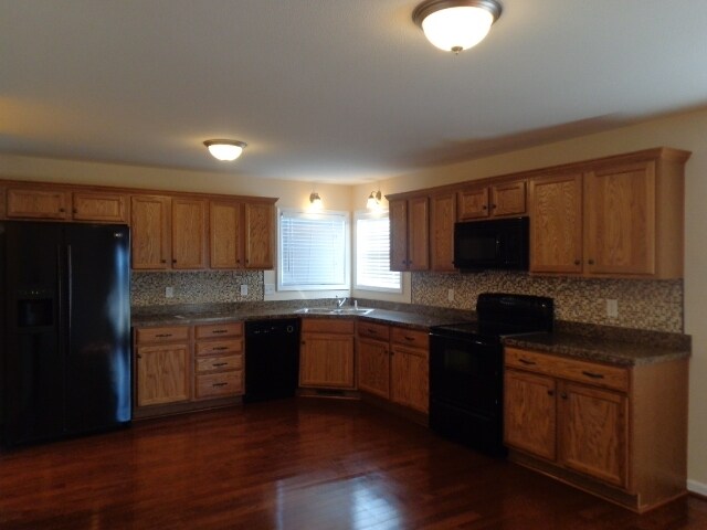 Building Photo - 3784 Cindy Jo Dr N