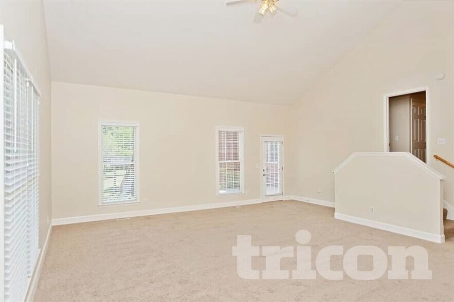 Building Photo - 105 Saddlebridge Ln