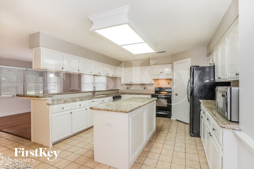 Building Photo - 14042 Hunters Glen