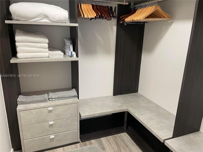 Building Photo - 801 S Miami Ave
