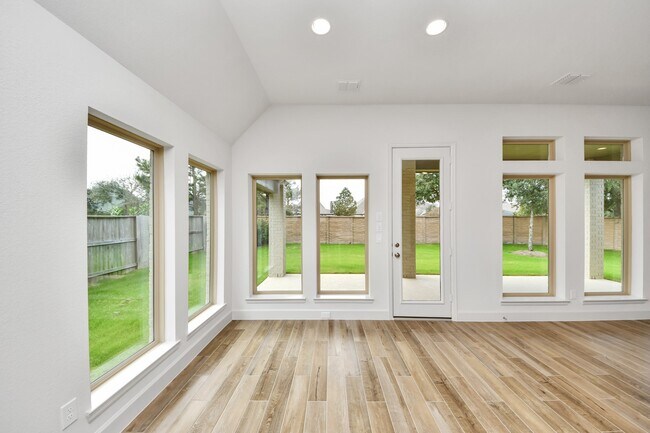 Building Photo - 2719 Country Ln