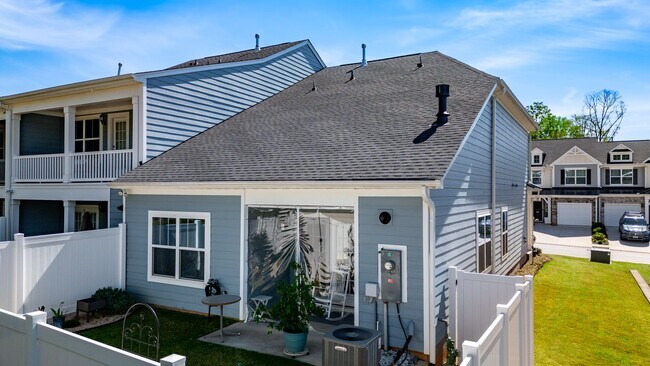 Building Photo - Beautiful Fully Furnished.