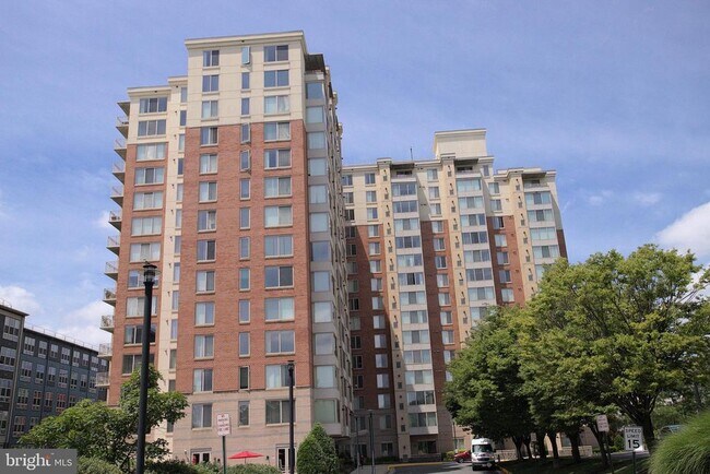 Building Photo - 2726 Gallows Rd
