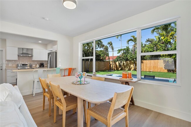 Building Photo - 10801 Peachtree Dr