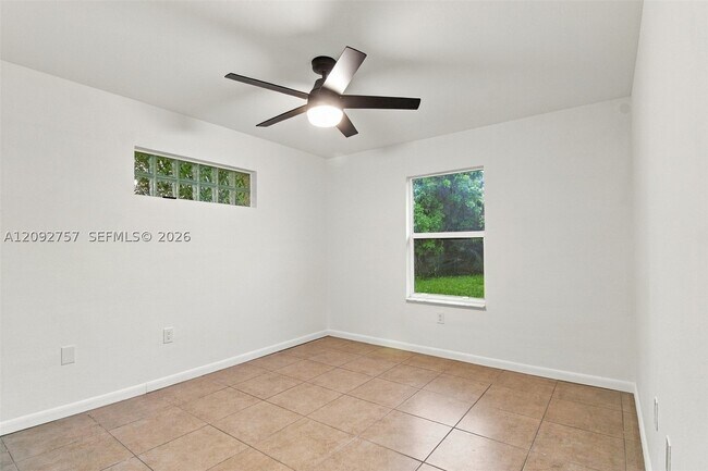 Building Photo - 209 NE 35th St