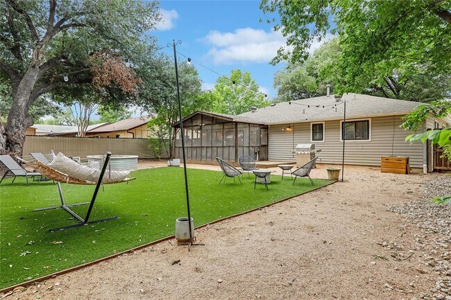 Building Photo - 307 Thistlewood Dr