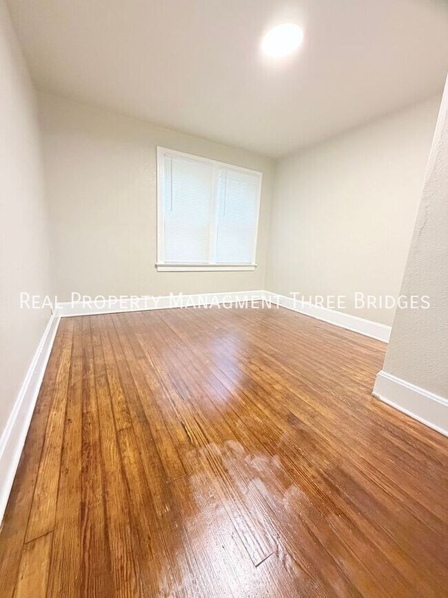 Building Photo - 5533 Grace Ave