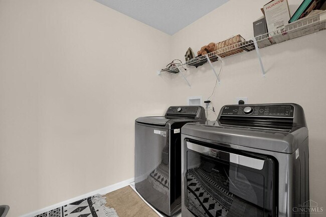 Building Photo - 6468 Holly Ln