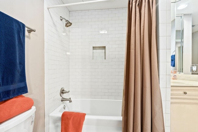 Building Photo - Magnolia Plaza -145 E. Magnolia, Unit 311