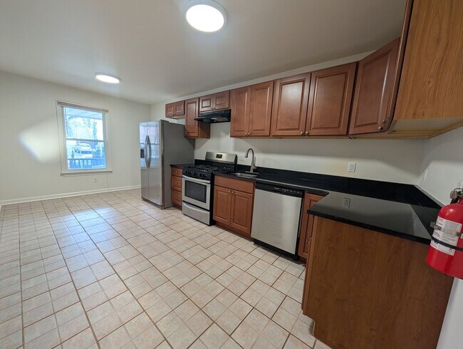 Building Photo - 511 Sewall Ave