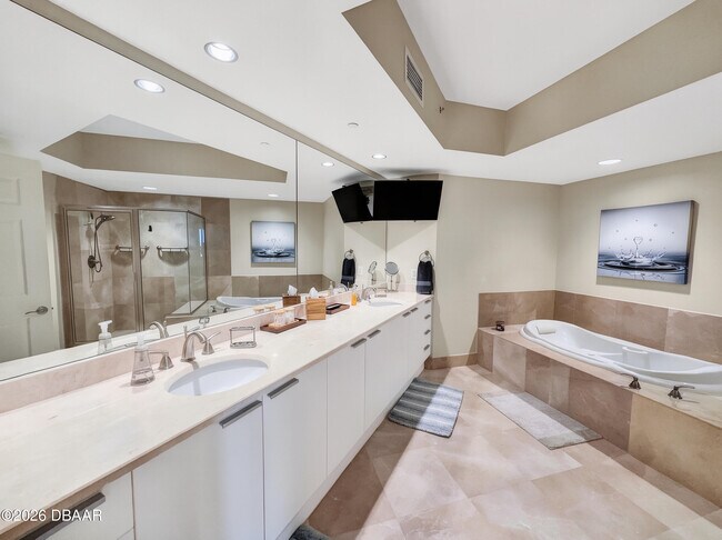 Building Photo - 231 Riverside Dr