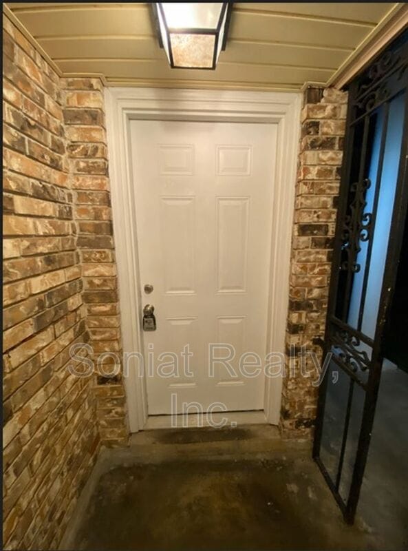 Building Photo - 7202 Salem Dr